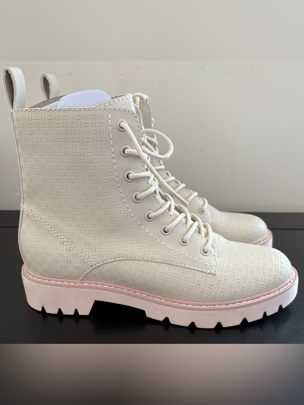 Dolce Vita Piker Ivory Combat Style Boots Women’s Size 8.5 New In Box